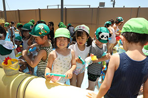 2階のプールで水遊び　たんぽぽ・すみれ　A・B