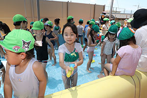2階のプールで水遊び　たんぽぽ・すみれ　A・B
