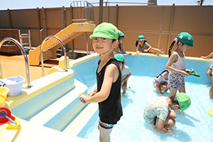 2階のプールで水遊び　たんぽぽ・すみれ　A・B