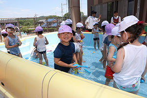 2階のプールで水遊び　たんぽぽ・すみれ　A・B