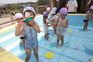 2階のプールで水遊び　たんぽぽ・すみれ　A・B