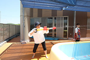 2階のプールで水遊び　たんぽぽ・すみれ　A・B