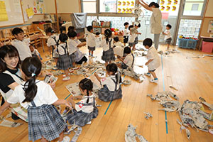 新聞紙遊び 　うさぎ