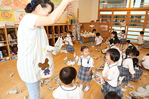新聞紙遊び 　うさぎ