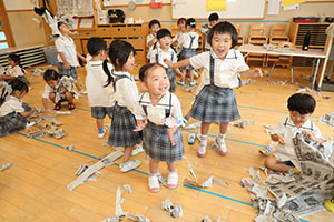 新聞紙遊び 　うさぎ