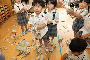 新聞紙遊び 　うさぎ