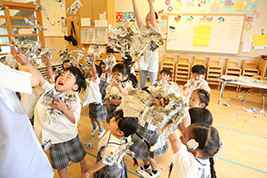 新聞紙遊び 　うさぎ
