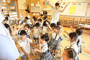 新聞紙遊び 　うさぎ