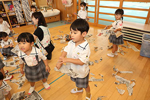 新聞紙遊び 　うさぎ