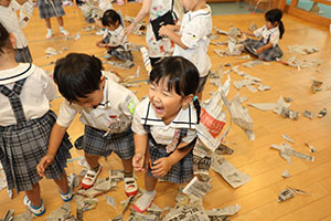 新聞紙遊び 　うさぎ