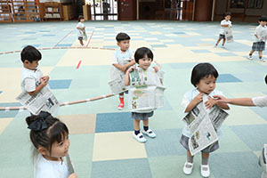 エンゼルドームで新聞紙×かけっこ　ことり