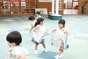 エンゼルドームで新聞紙×かけっこ　ことり