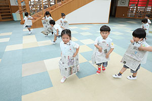 エンゼルドームで新聞紙×かけっこ　ことり