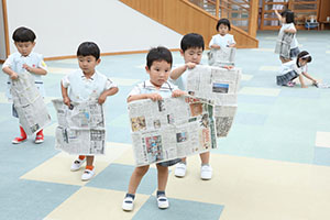 エンゼルドームで新聞紙×かけっこ　ことり