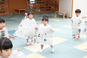 エンゼルドームで新聞紙×かけっこ　ことり