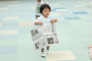 エンゼルドームで新聞紙×かけっこ　ことり