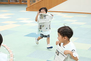 エンゼルドームで新聞紙×かけっこ　ことり