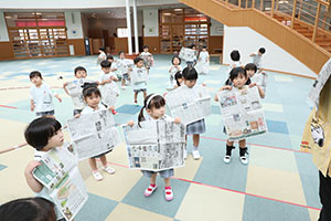 エンゼルドームで新聞紙×かけっこ　ことり