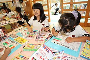 世界の国旗ずかん　A