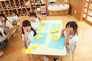 パイナップルの制作　たんぽぽ
