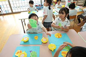 パイナップルの制作　たんぽぽ