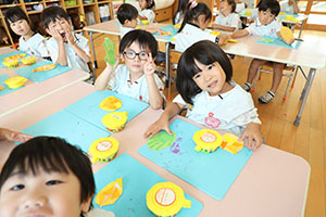 パイナップルの制作　たんぽぽ