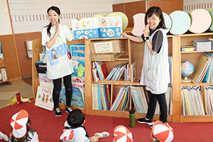 『絵本の広場』で読み聞かせ　きりん