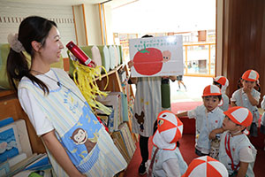 『絵本の広場』で読み聞かせ　きりん