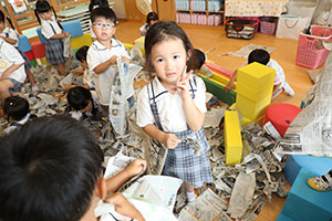新聞紙遊び　ひまわり温泉♨　　ひまわり
