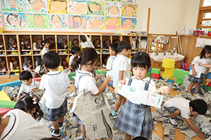 新聞紙遊び　ひまわり温泉♨　　ひまわり