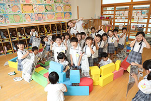新聞紙遊び　ひまわり温泉♨　　ひまわり