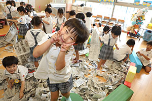 新聞紙遊び　ひまわり温泉♨　　ひまわり