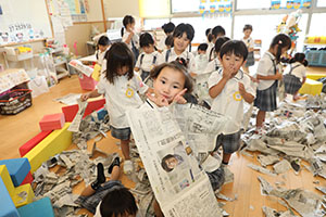 新聞紙遊び　ひまわり温泉♨　　ひまわり