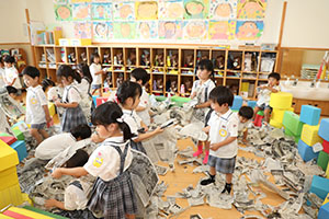 新聞紙遊び　ひまわり温泉♨　　ひまわり