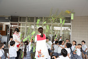 短冊に願いを込めて・・・☆彡　年長組