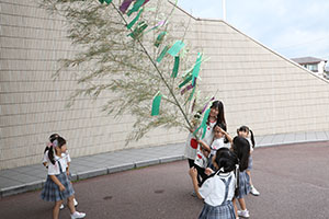 短冊に願いを込めて・・・☆彡　年長組