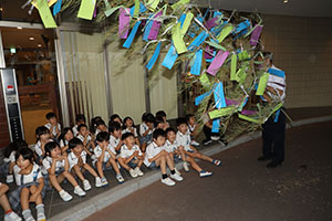 短冊に願いを込めて・・・☆彡　年長組