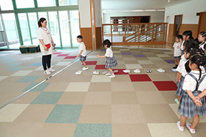 上靴を使ったリズム遊び　ばら