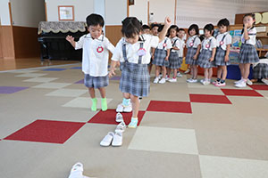 上靴を使ったリズム遊び　ばら