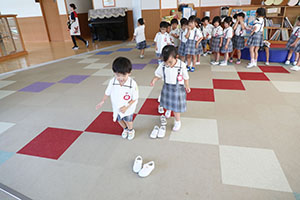 上靴を使ったリズム遊び　ばら