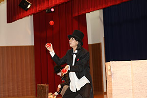 6月生まれの誕生会　大道芸ショー　全園児　NO.2
