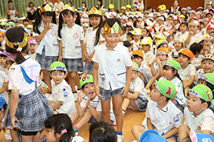 6月生まれの誕生会　大道芸ショー　全園児　NO.2