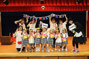 6月生まれの誕生会　大道芸ショー　全園児　NO.2