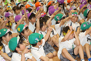 6月生まれの誕生会　大道芸ショー　全園児　NO.1