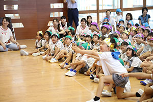 6月生まれの誕生会　大道芸ショー　全園児　NO.1
