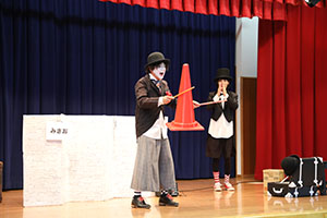 6月生まれの誕生会　大道芸ショー　全園児　NO.1