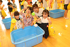 エンゼル七夕まつり　ヨーヨーすくい　年長・ぺんぎん