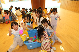 エンゼル七夕まつり　ヨーヨーすくい　年長・ぺんぎん