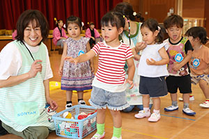 エンゼル七夕まつり　おかしのつかみどり・的あて・わなげ　年長・ぺんぎん　　NO.1