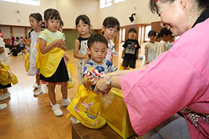 エンゼル七夕まつり　おかしのつかみどり・的あて・わなげ　年長・ぺんぎん　　NO.1